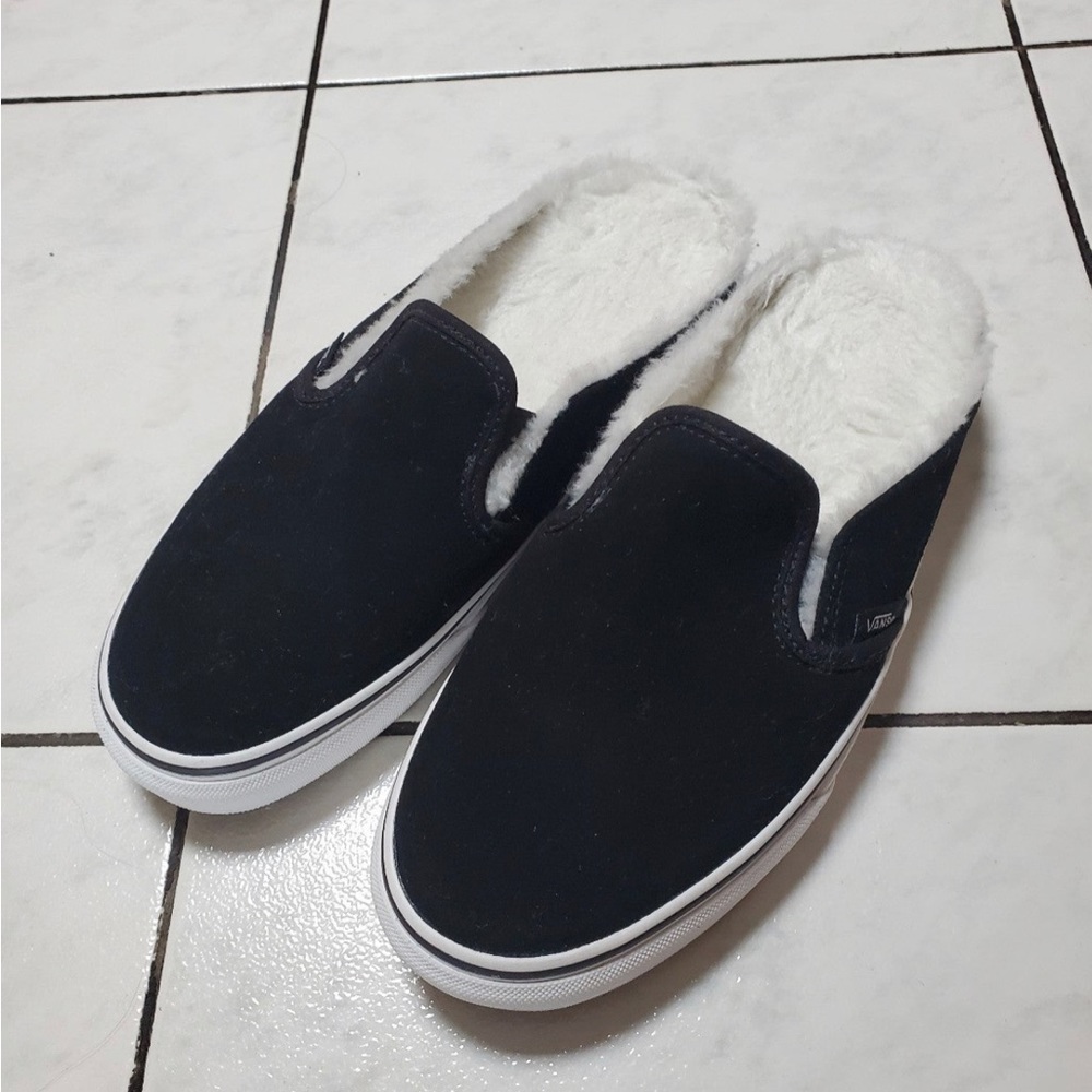 VANS Unisex Classic Furry Slip-On Shoes